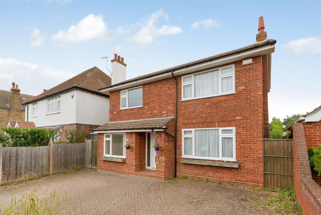 Property photo 1 of 16 Queens Road, Tankerton