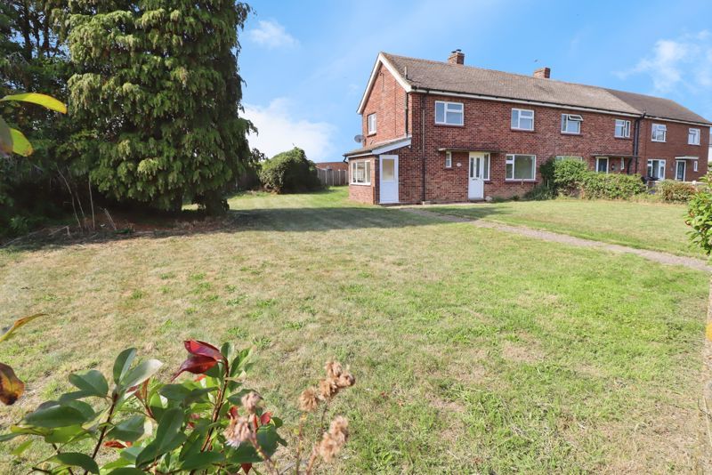 Property photo 1 of 19 De Vere Estate
