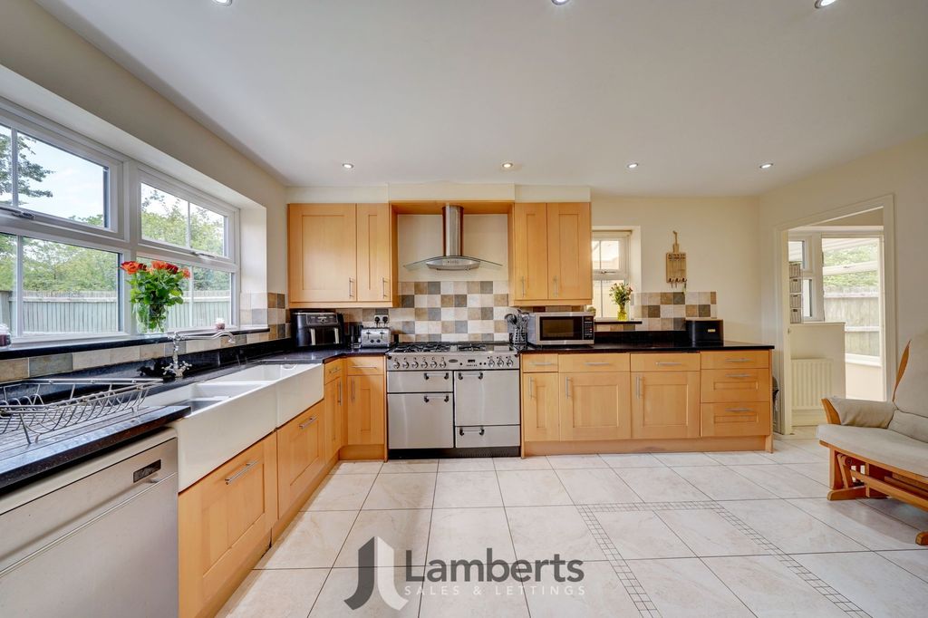 Property photo 2 of 30 Kitchen/Diner