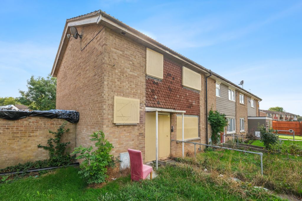 Property photo 2 of 3 76 Ringway, Northampton, Northamptonshire Nn4 8Sj