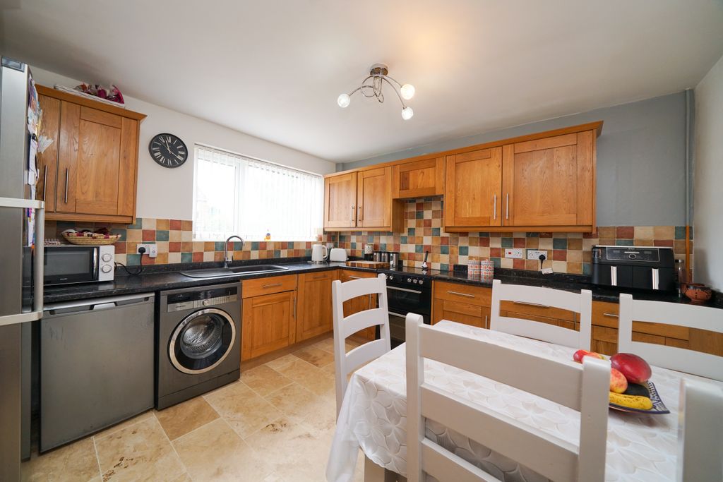 Property photo 3 of 14 Skm-Studio1-5