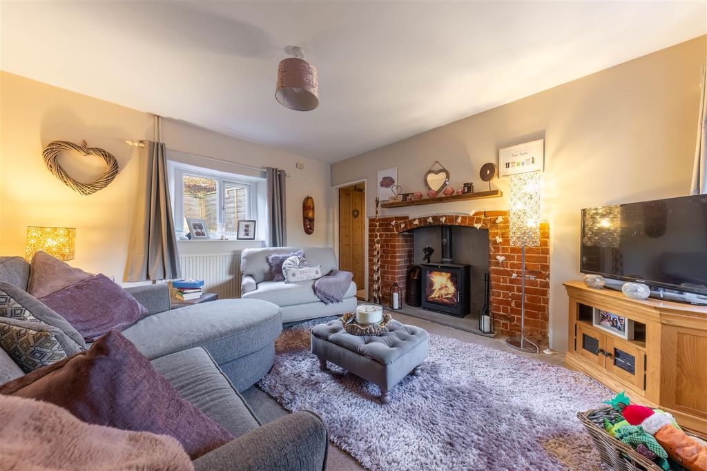 Property photo 2 of 12 Lounge