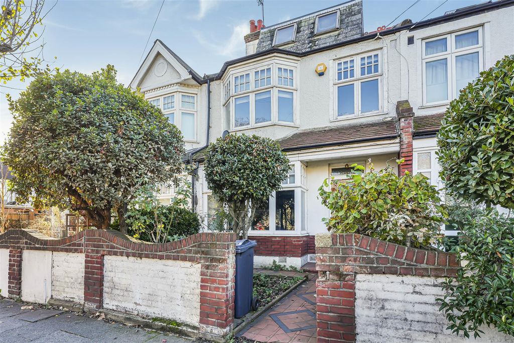 Property photo 3 of 10 External