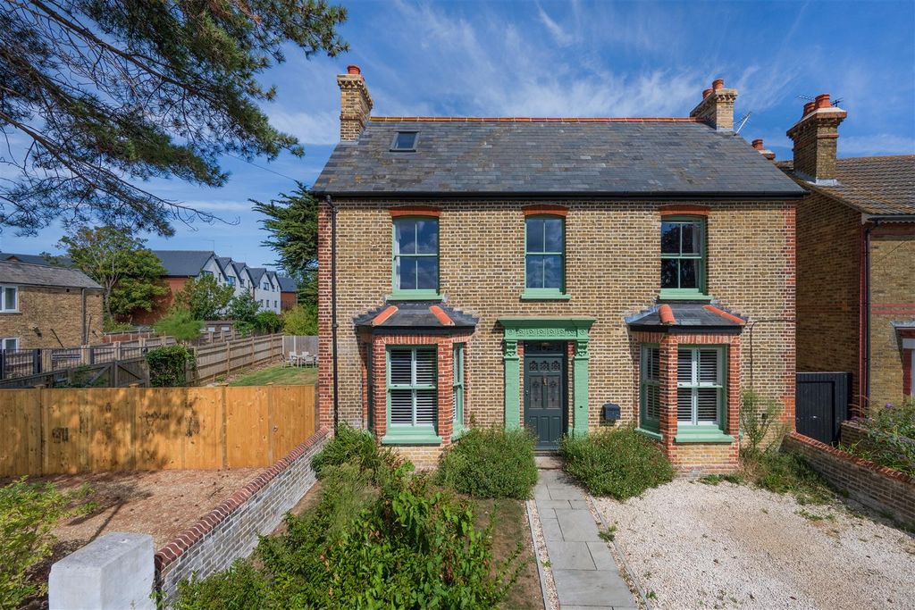 Property photo 1 of 30 Belmont Road, Whitstable