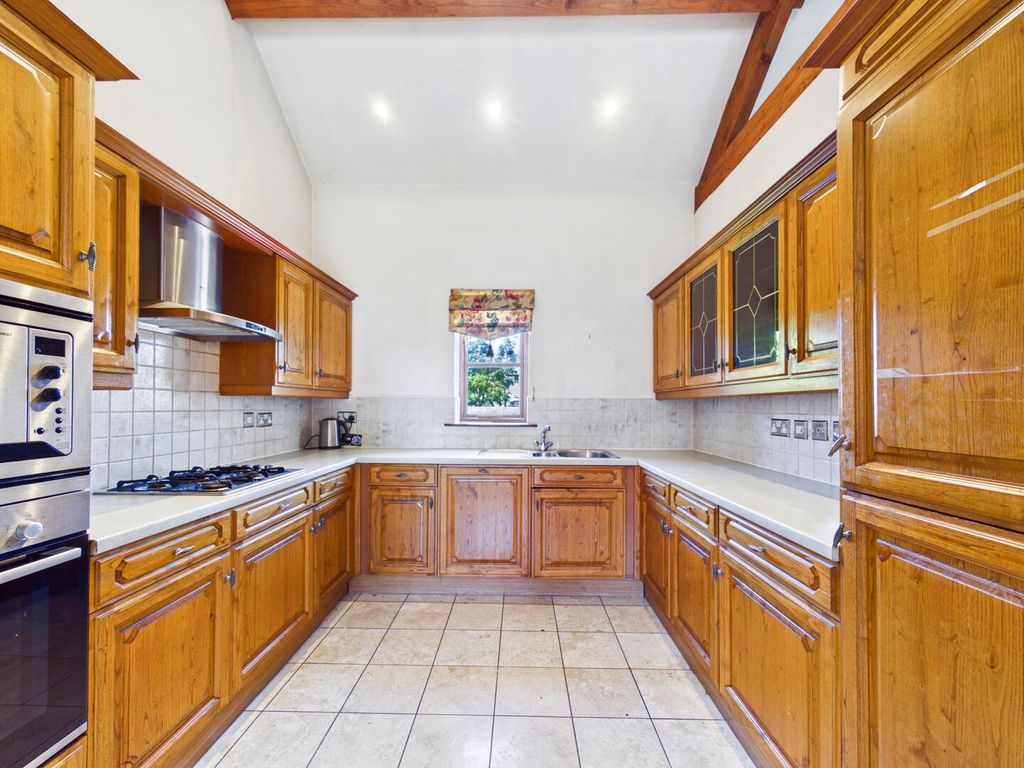 Property photo 3 of 11 Kitchen