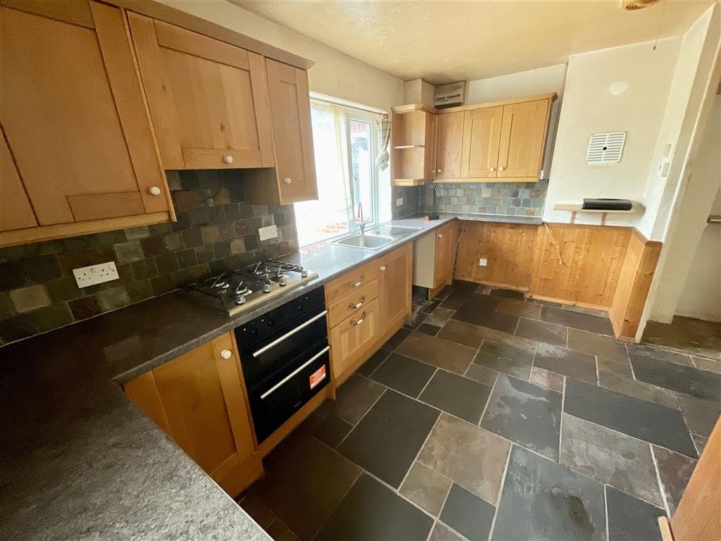 Property photo 1 of 8 Kitchen