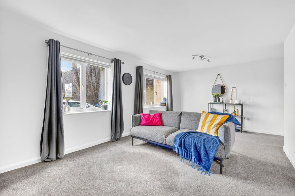 Property photo 1 of 14 Photo 3