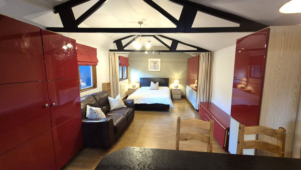 Property photo 3 of 8 Gallery