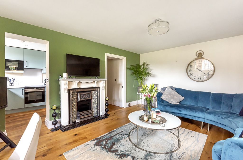 Property photo 2 of 20