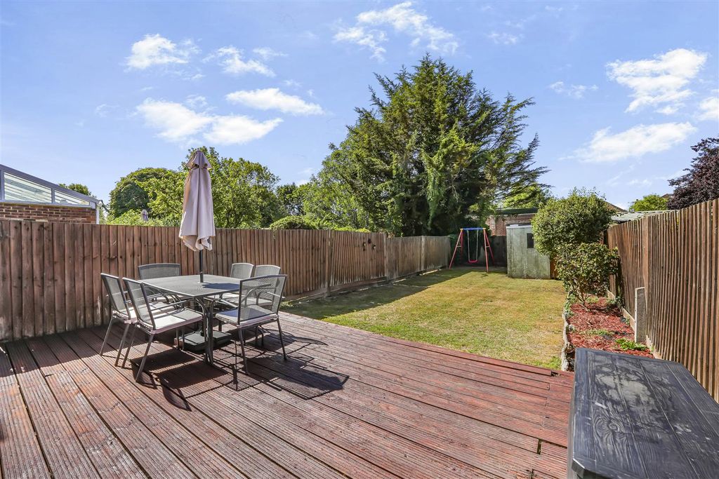 Property photo 3 of 12 Garden
