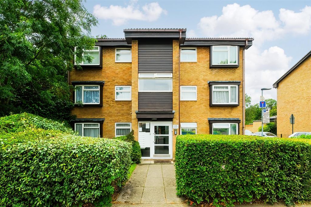 Property photo 1 of 16 Flat 3, 23 Aldersbrook Road-23.Jpg