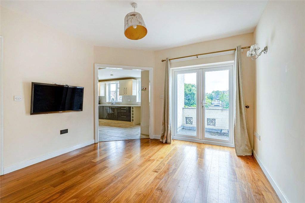 Property photo 2 of 11 Picture No. 05
