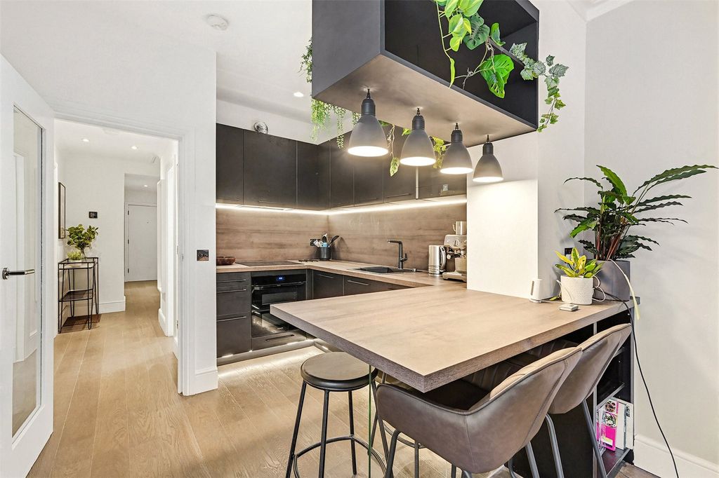 Property photo 2 of 18 Picture No. 11