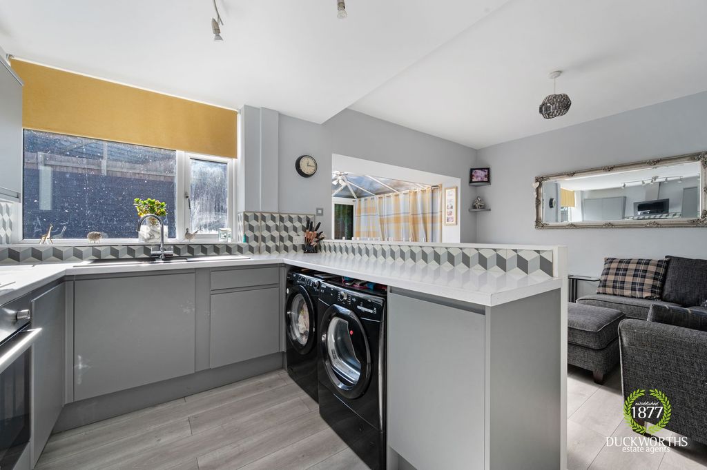 Property photo 3 of 27