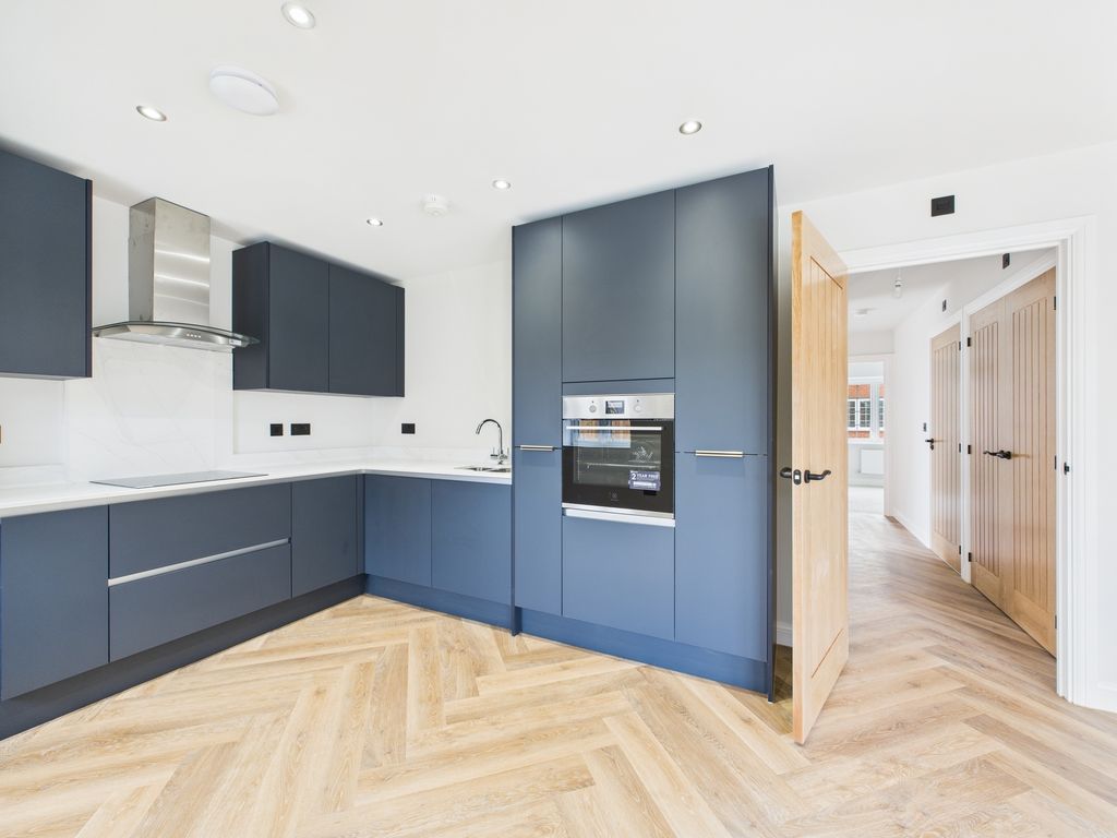 Property photo 2 of 12 Benson Kitchen