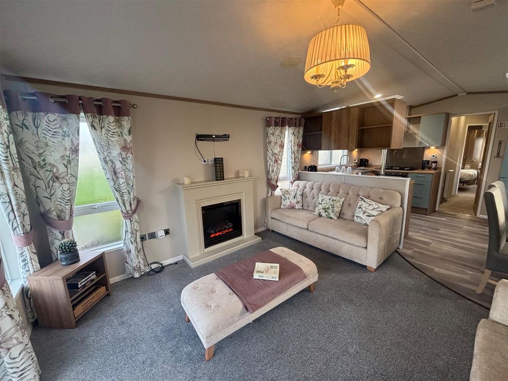 Property photo 3 of 16 Pemberton-Serena-2021-Car0052846-128098382.Jpg