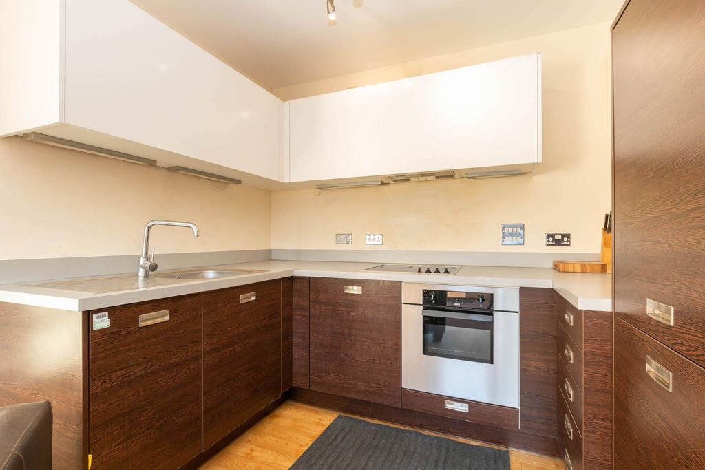 Property photo 3 of 9 Kitchen