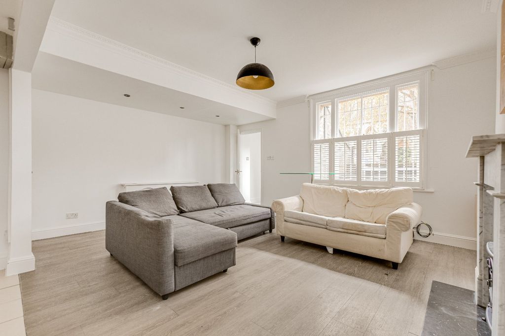 Property photo 2 of 8