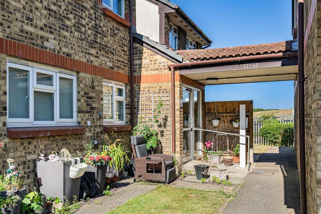 Property photo 2 of 18
