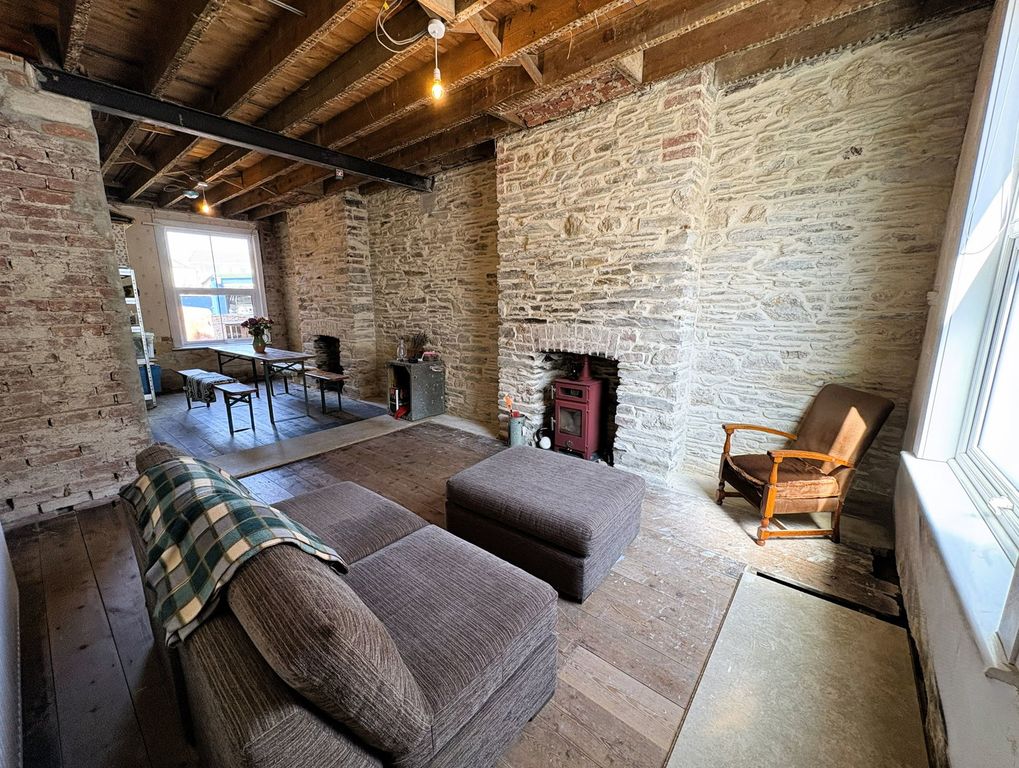 Property photo 2 of 27