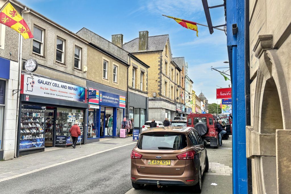 Property photo 2 of 5 11 Pool Street, Caernarfon Ll55 2Ad