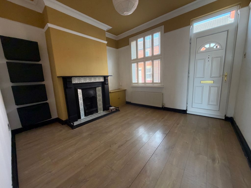 Property photo 2 of 10 Living Room