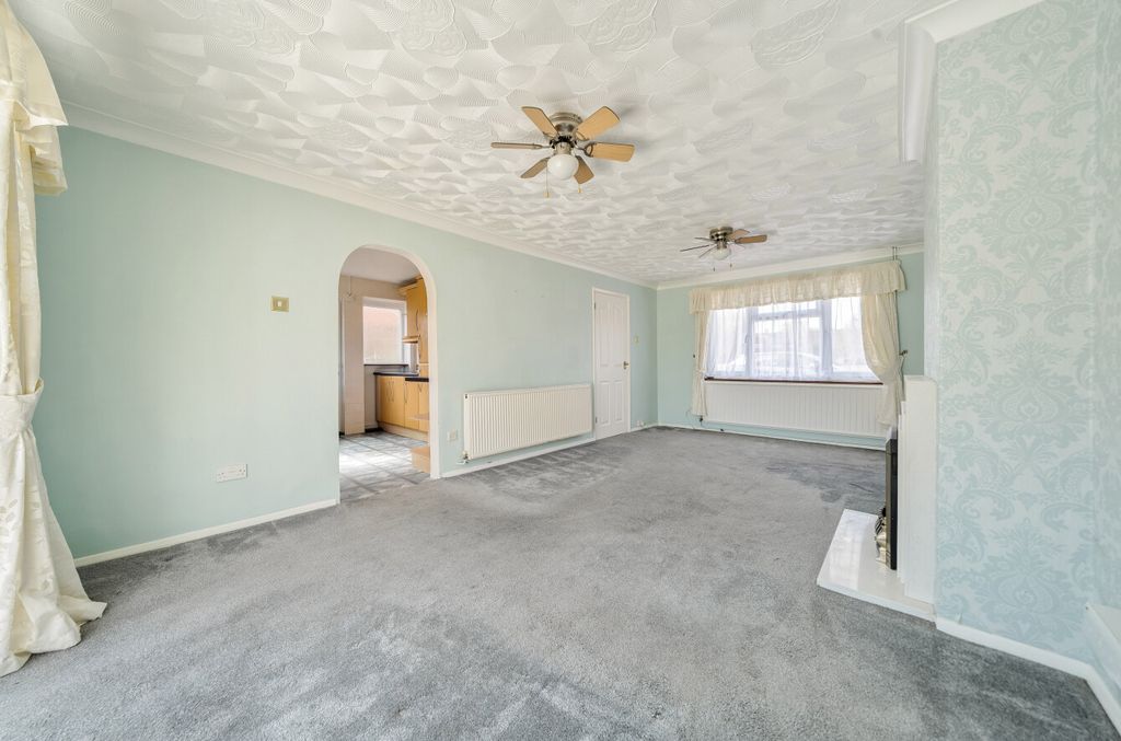 Property photo 2 of 12 1445767-8-69E24F3...