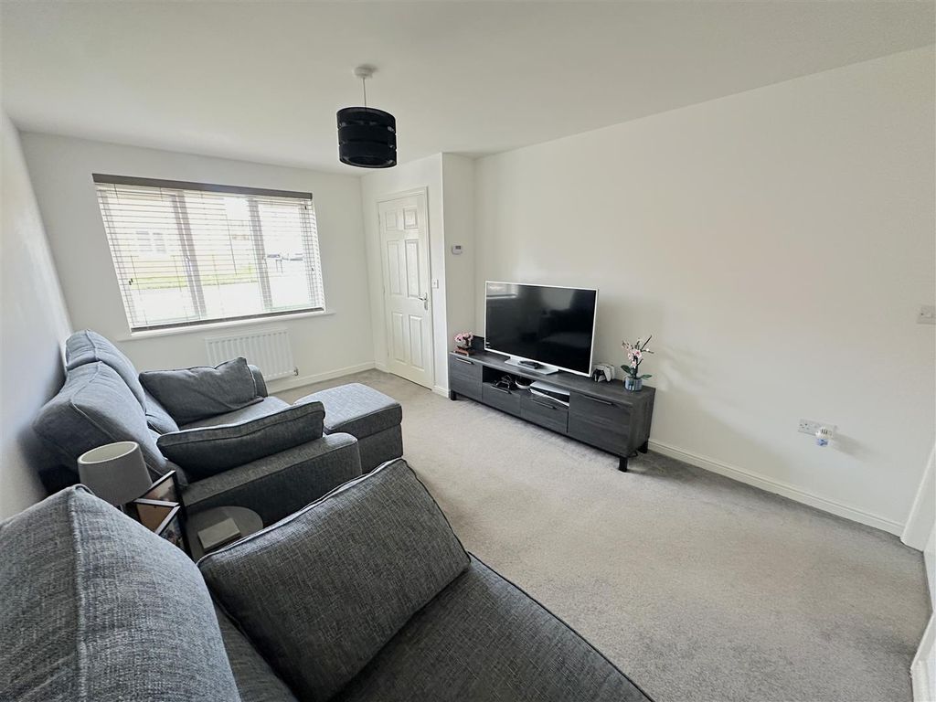 Property photo 3 of 25 Lounge