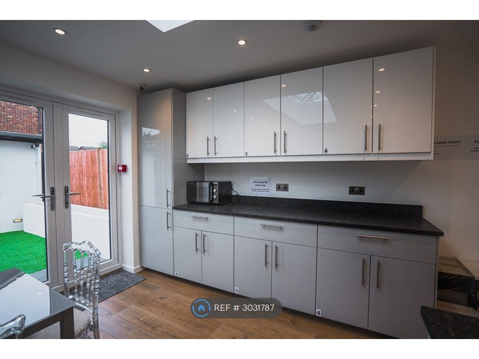 Property photo 3 of 16 Communal Kitchen