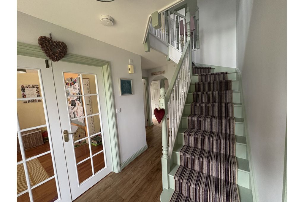Property photo 3 of 34 Entrance Hall