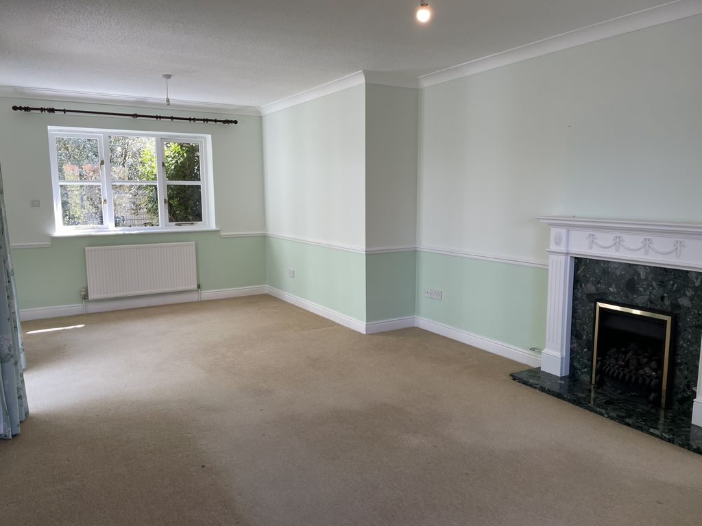 Property photo 2 of 12 Sitting Room
