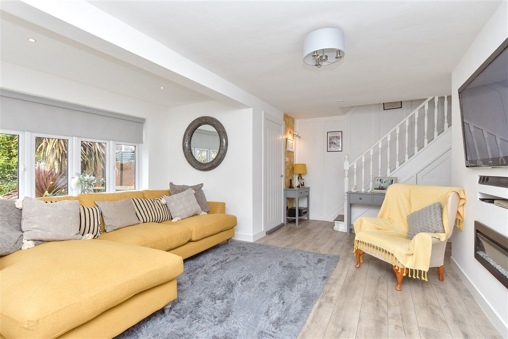 Property photo 2 of 18 Lounge