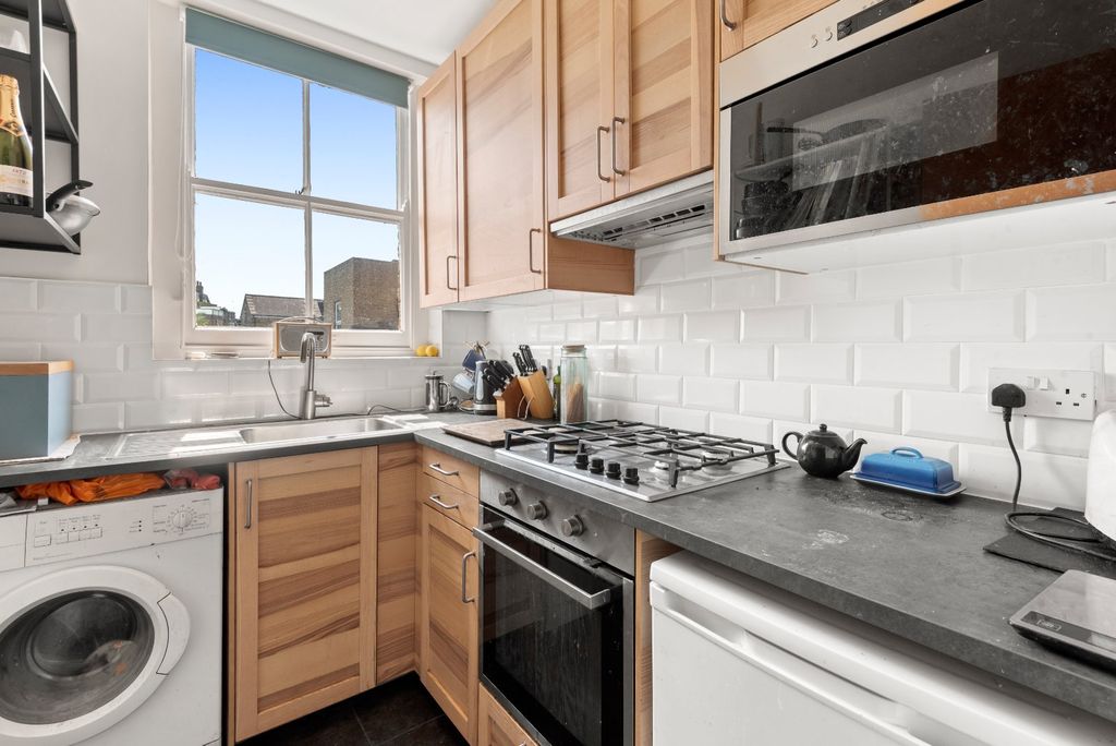 Property photo 3 of 8 Kitchen