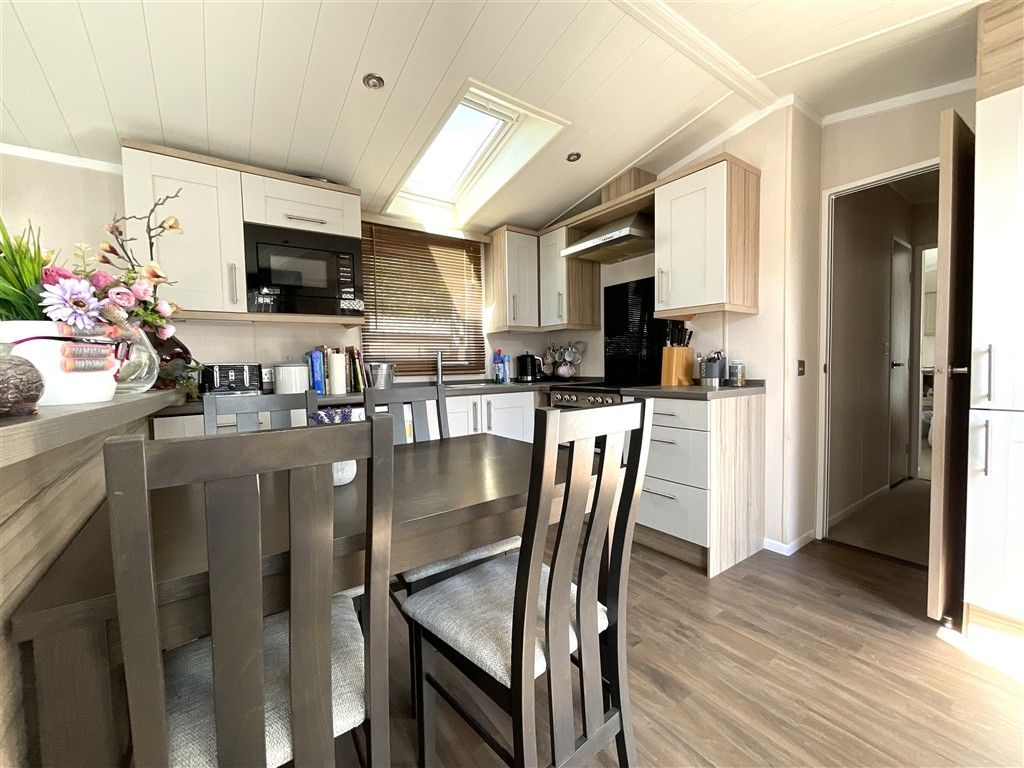Property photo 2 of 10 Kitchen