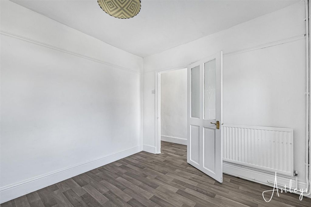 Property photo 3 of 14 Front Lounge