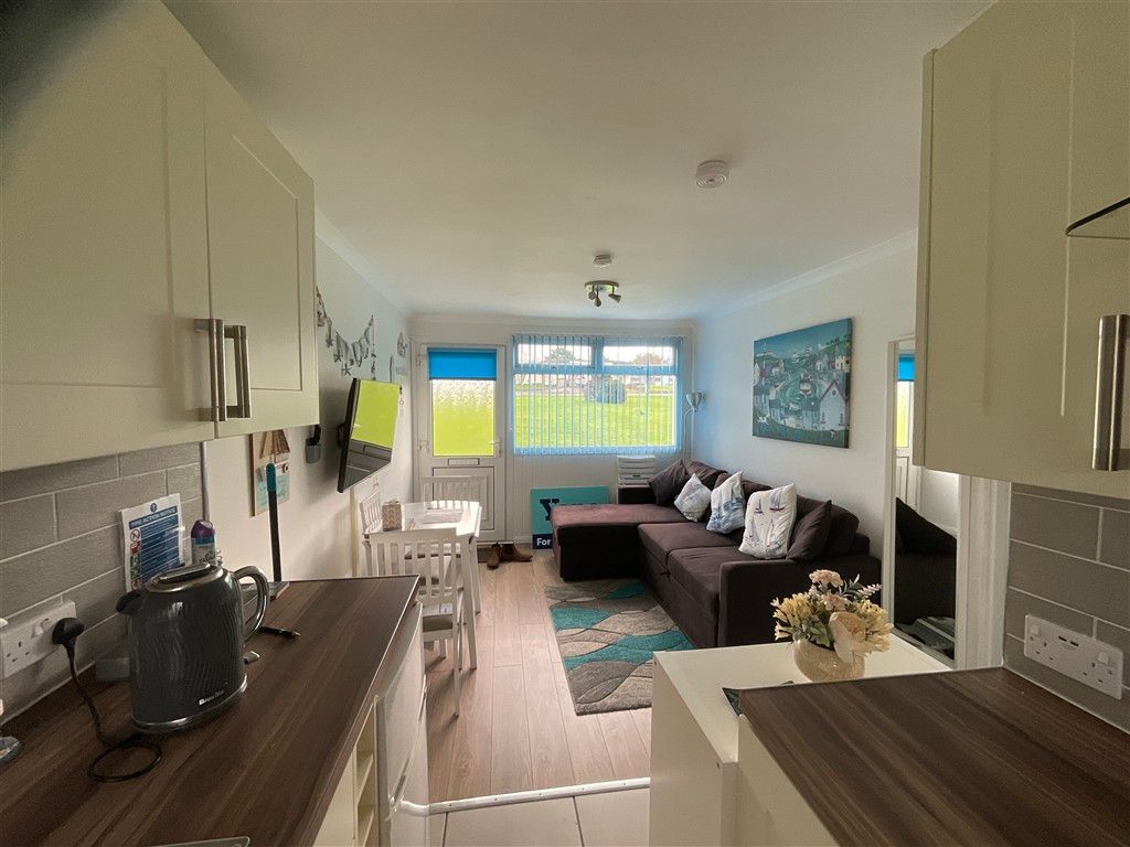 Property photo 2 of 8 Kitchen/Lounge