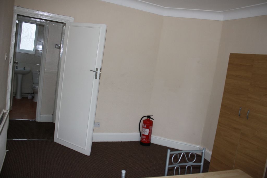 Property photo 3 of 4 Photo