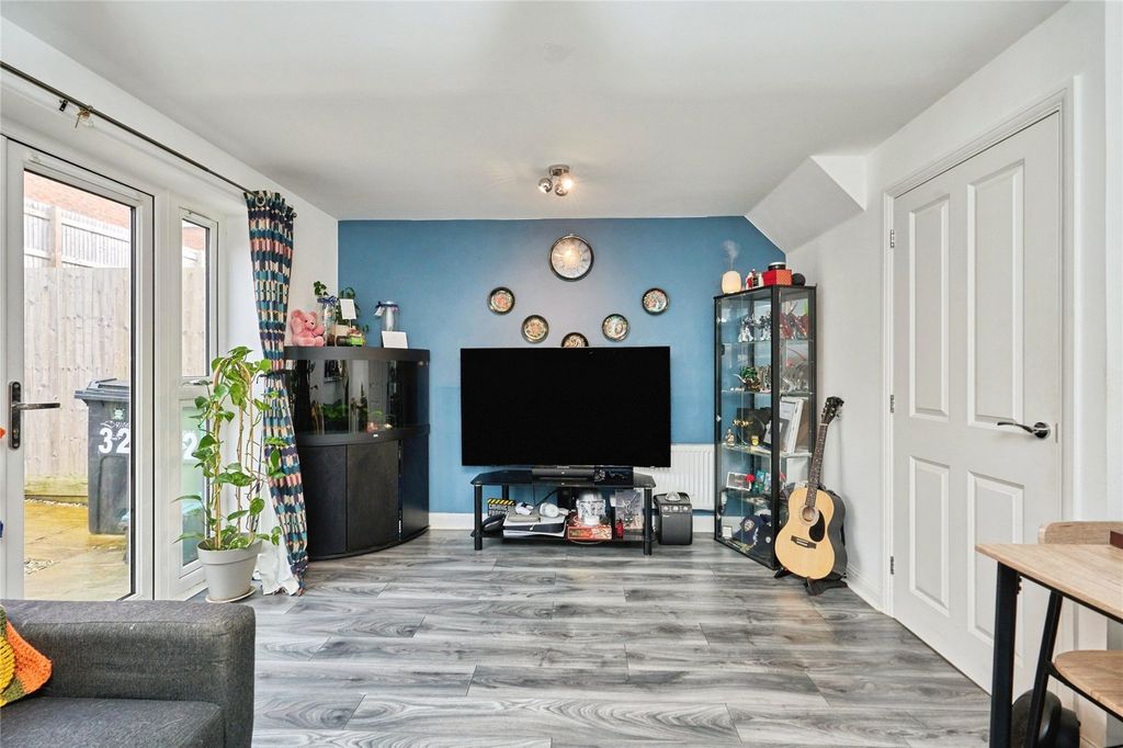 Property photo 2 of 14 Living Room