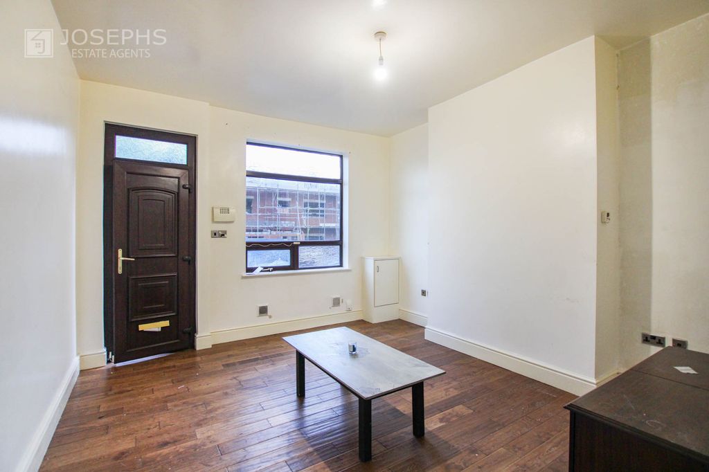 Property photo 2 of 8