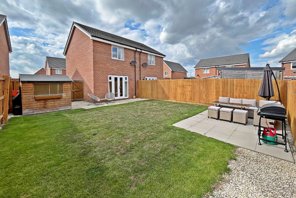 Property photo 2 of 12 4409422