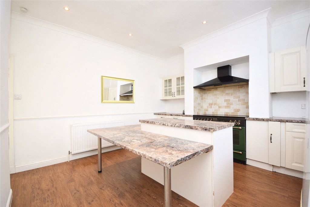 Property photo 3 of 16 Breakfast Kitchen