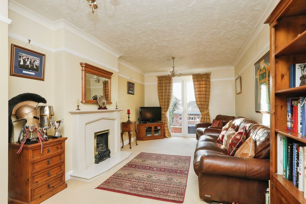 Property photo 3 of 17