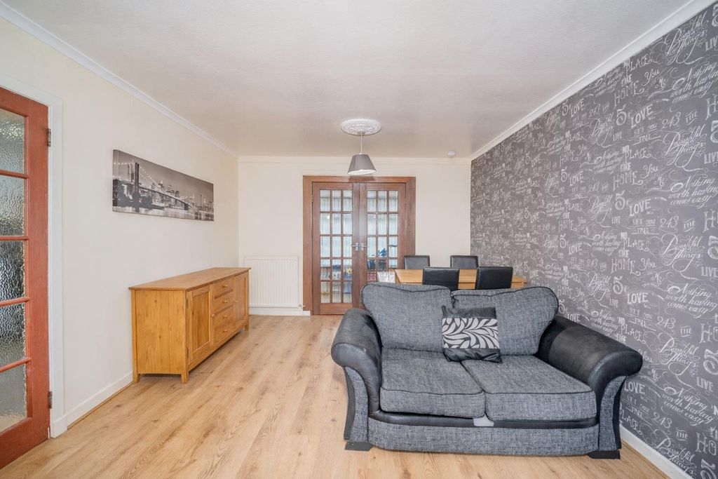 Property photo 3 of 18 5 Smieton Court Carnoustie-18.Jpg