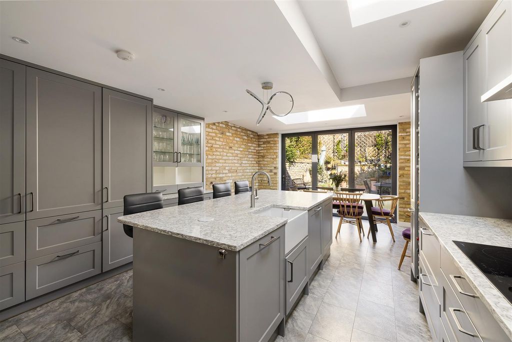 Property photo 3 of 50 Dansedale Road, E9