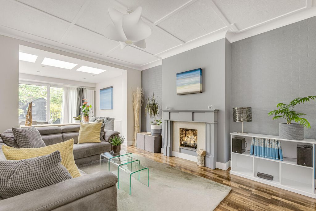 Property photo 1 of 16 Living Room