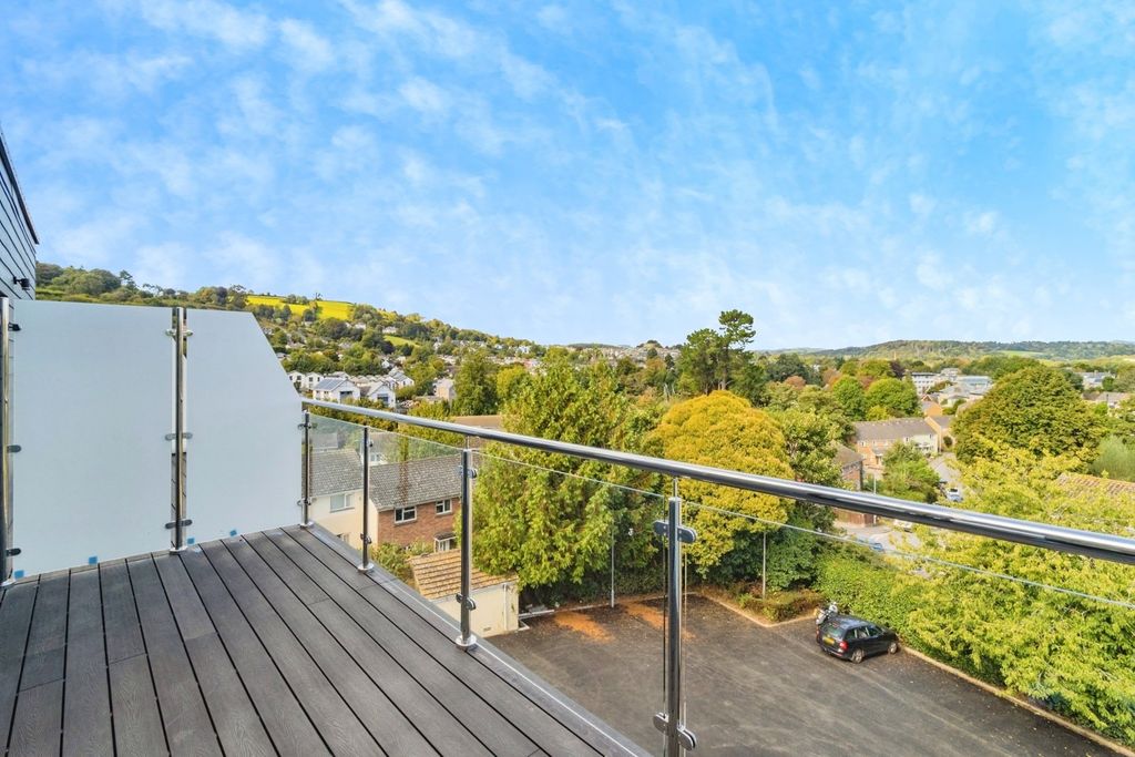 Property photo 3 of 8 Picture No. 06