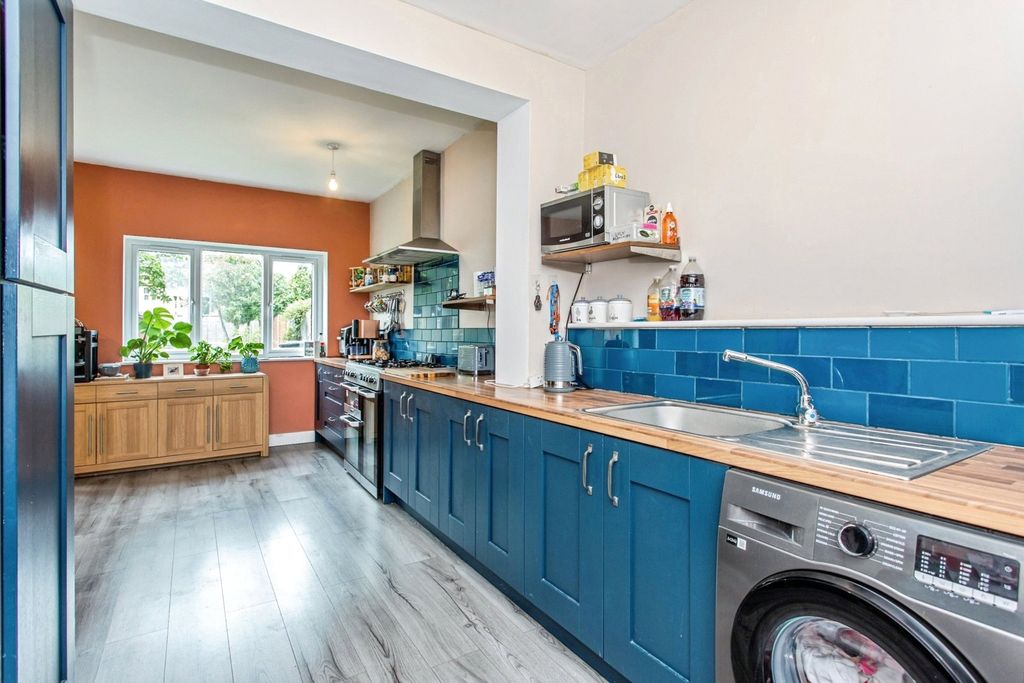 Property photo 3 of 17 Kitchen Area