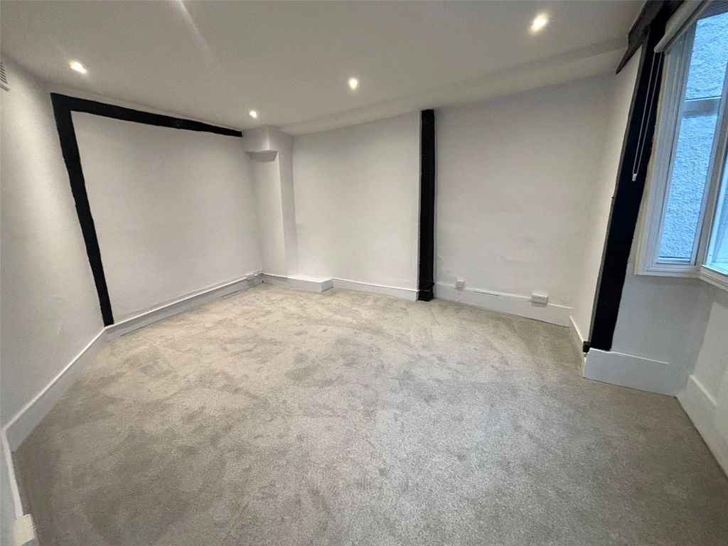 Property photo 3 of 12 Picture No. 02