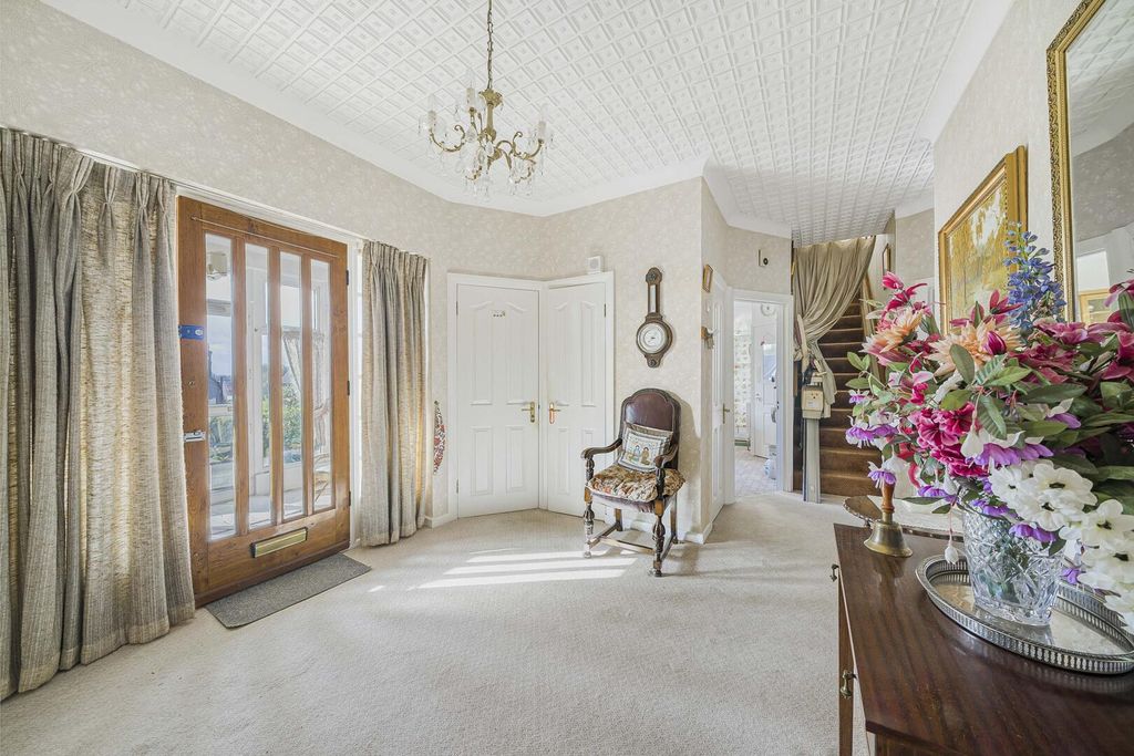 Property photo 3 of 25 Hallway