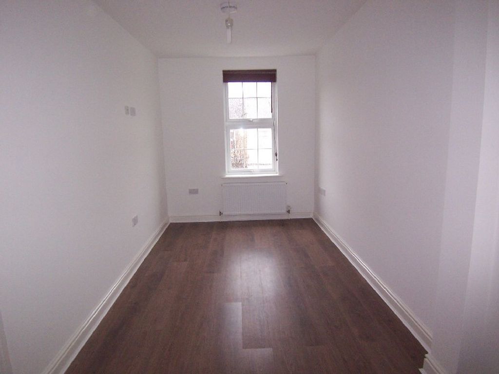 Property photo 3 of 6 Lounge